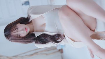 [4K 세로직캠] 뽀얀피부 초근접 란제리 룩북  Underwear LOOKBOOK with a dislike expression 스타킹 언더웨어 룩북 직캠 ai cosplay