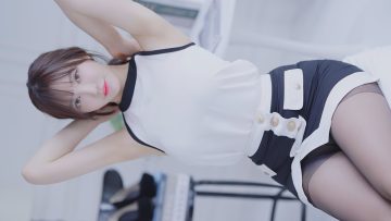 [4K 세로직캠] 뽀얀피부 초근접 속옷 룩북  Underwear LOOKBOOK with a dislike expression 스타킹 언더웨어 룩북 직캠 ai cosplay